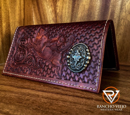 Cartera bifold Texana Color Vino con grabado de Jinete - Tombstone